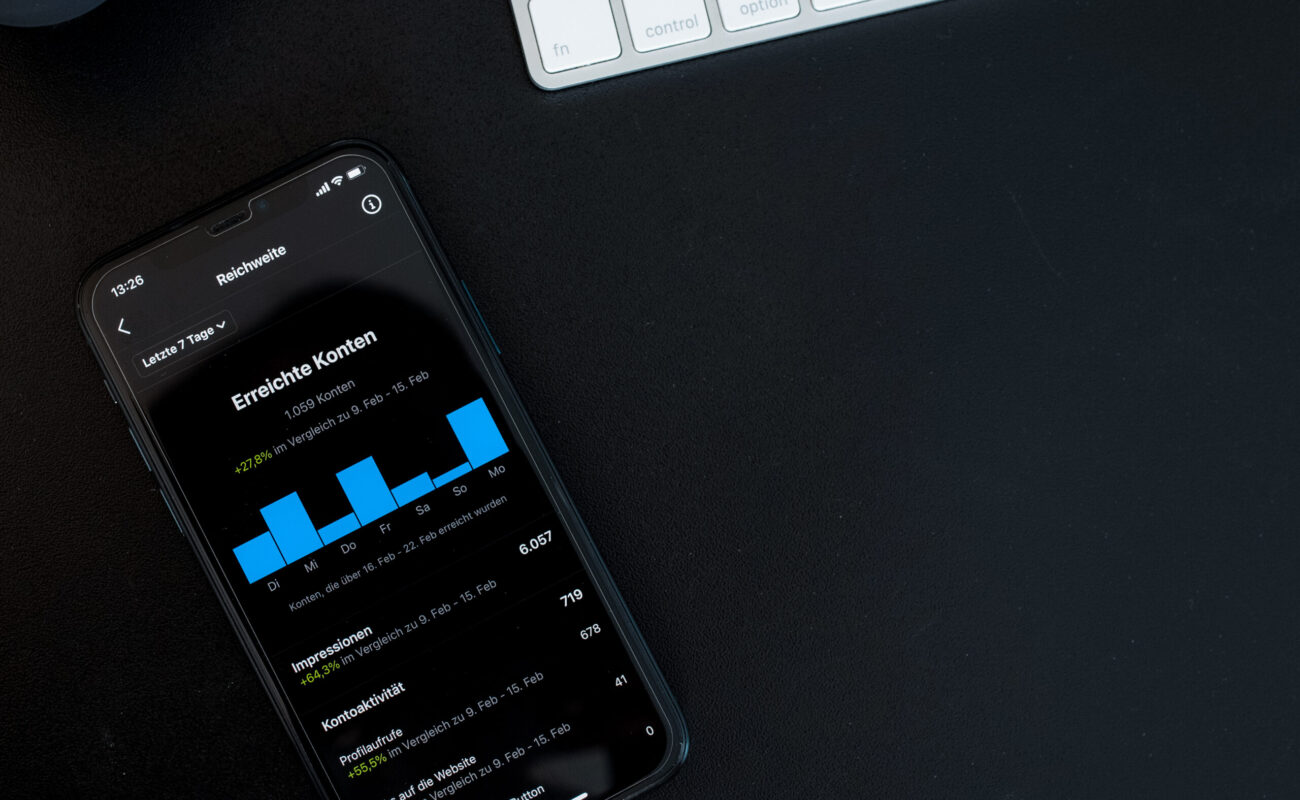 Smartphone mit Diagnose Grafik
