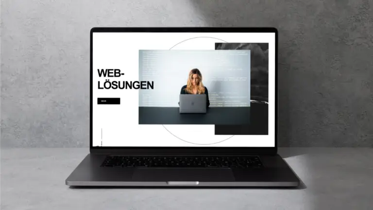 Notebook BIldschirm zeigt eine Seite mit dem Schriftzug Web-Lösungen