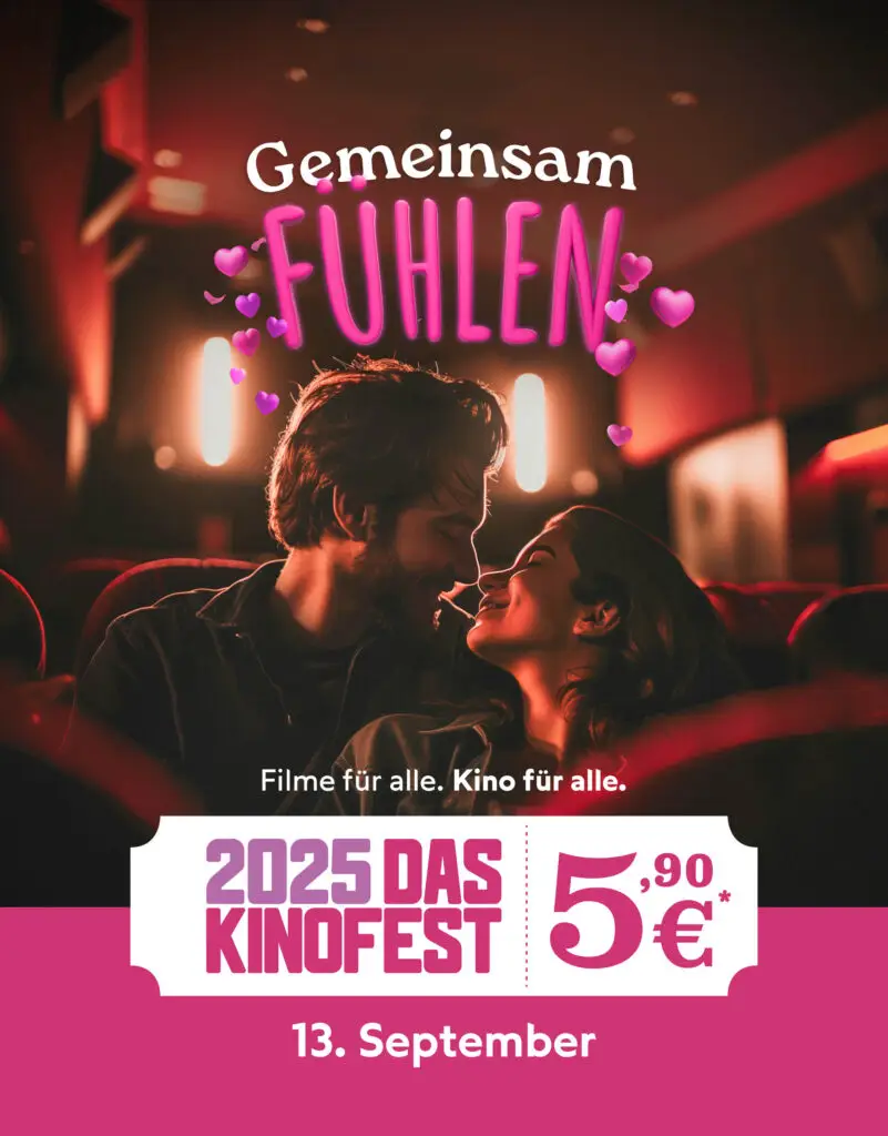 Kinoposter für Das Kinofest 2025 am 13. September mit dem Motto „Gemeinsam Fühlen“. Ein verliebtes Paar sitzt eng umschlungen in einem Kinosessel, romantisch beleuchtet im warmen Licht. Ticketpreis wird mit 5,90 € beworben.